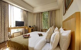 Saltstayz Select - Galleria Market & Golf Course Road